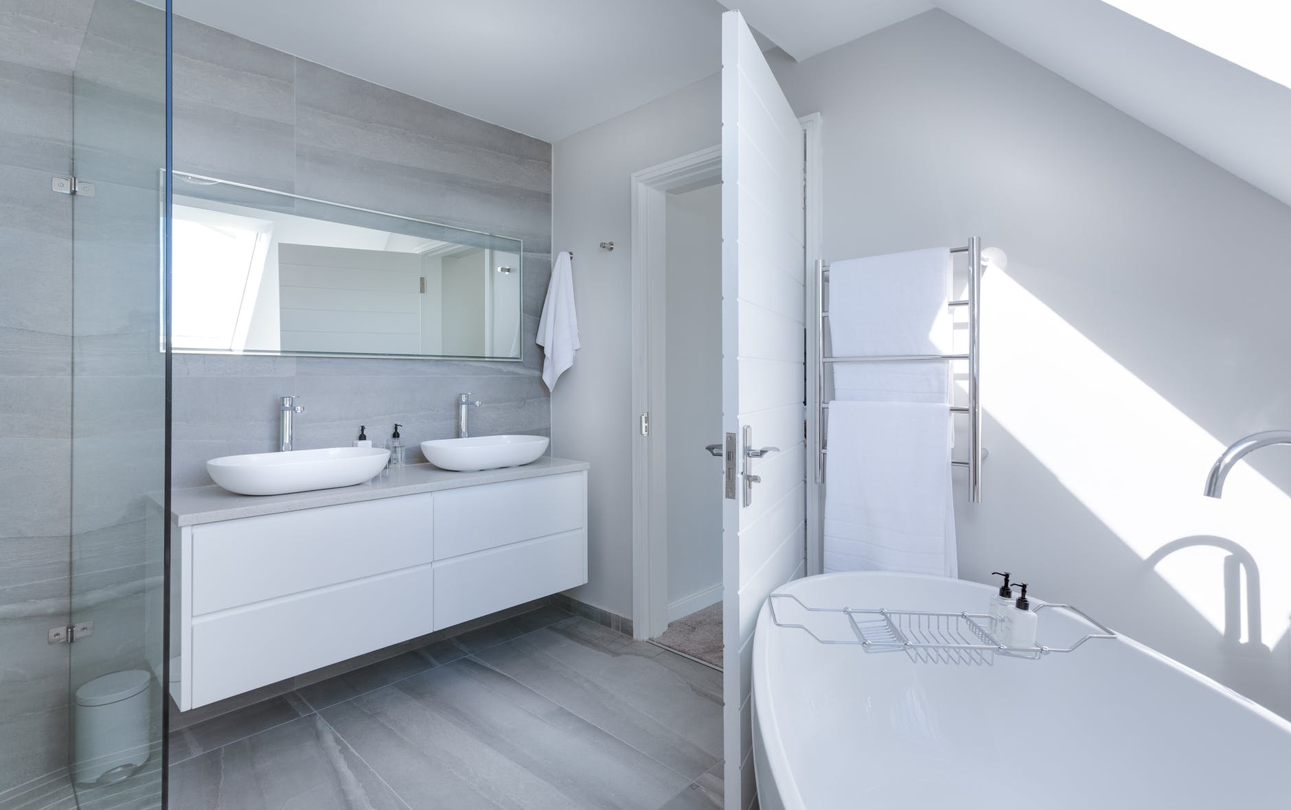 Bathroom with Vinyl floor