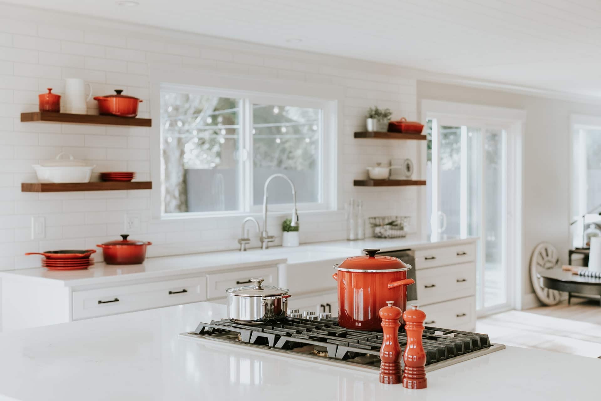 Functional kitchen with shelves