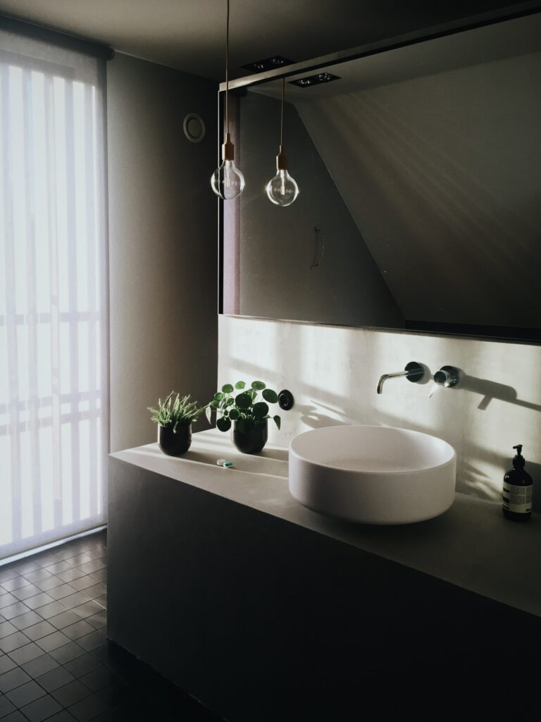 Toilet lighting: ideas and practical tips - INTOLED