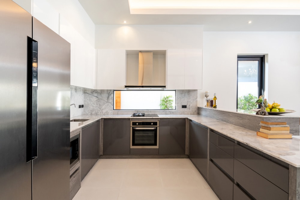 two toned kitchen cabinets